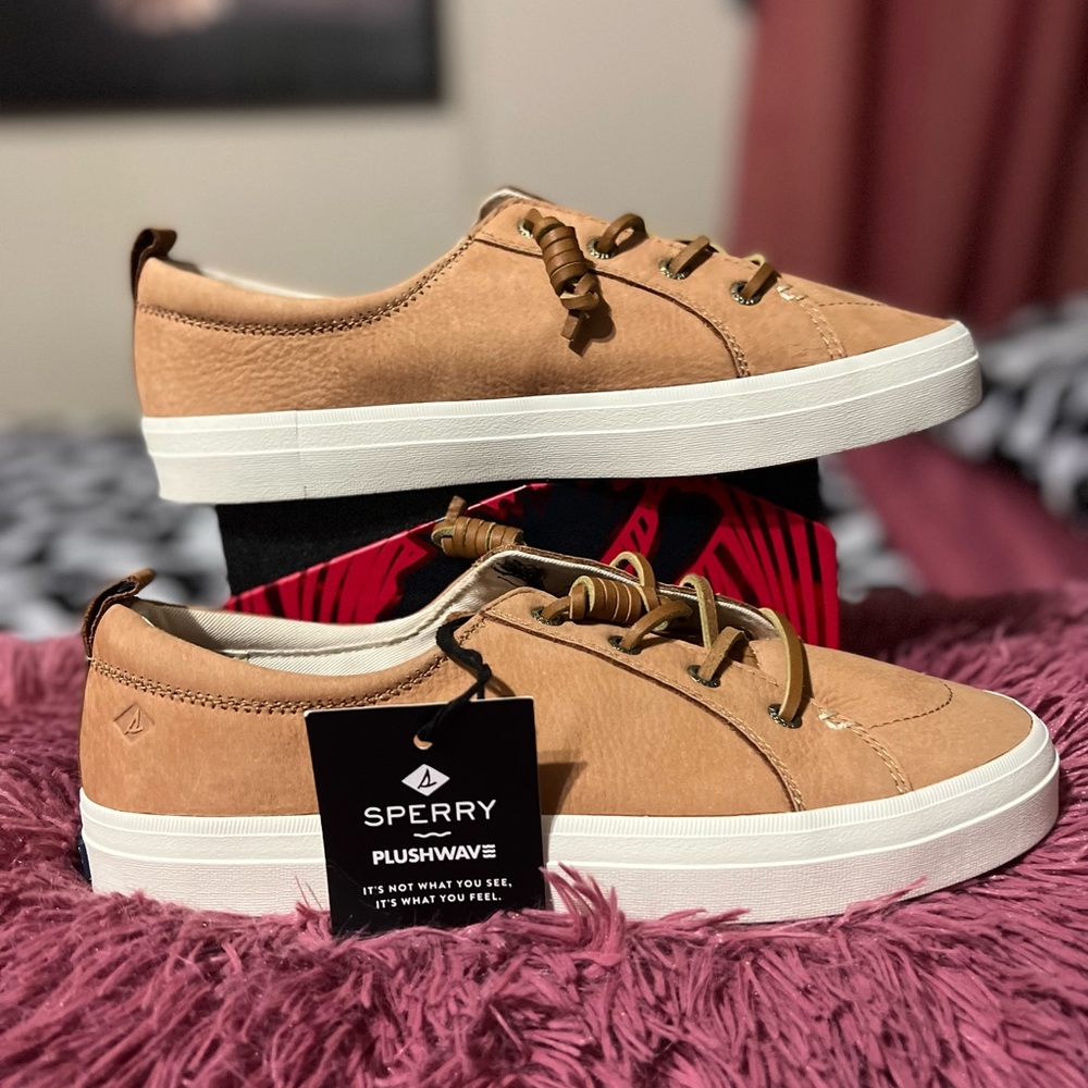 NWT Women's Crest Vibe Plushwave Croco
Suede Nubuck Sneakers Size 7 ( no…
